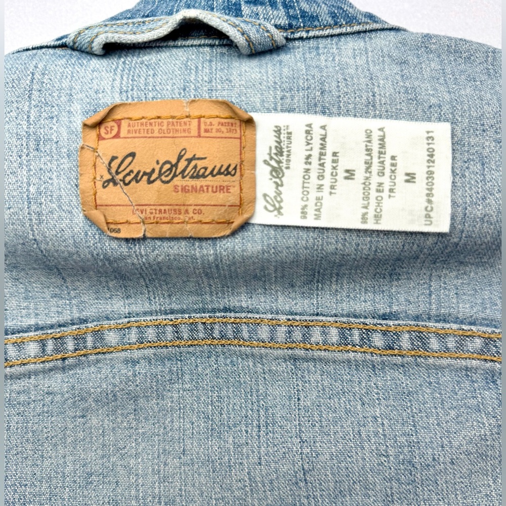 Levi’s Girl’s Blue Jean Jacket Denim Classic Trucker Distressed Pockets Sz M - Picture 6 of 6